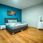 Yaghane Apartments