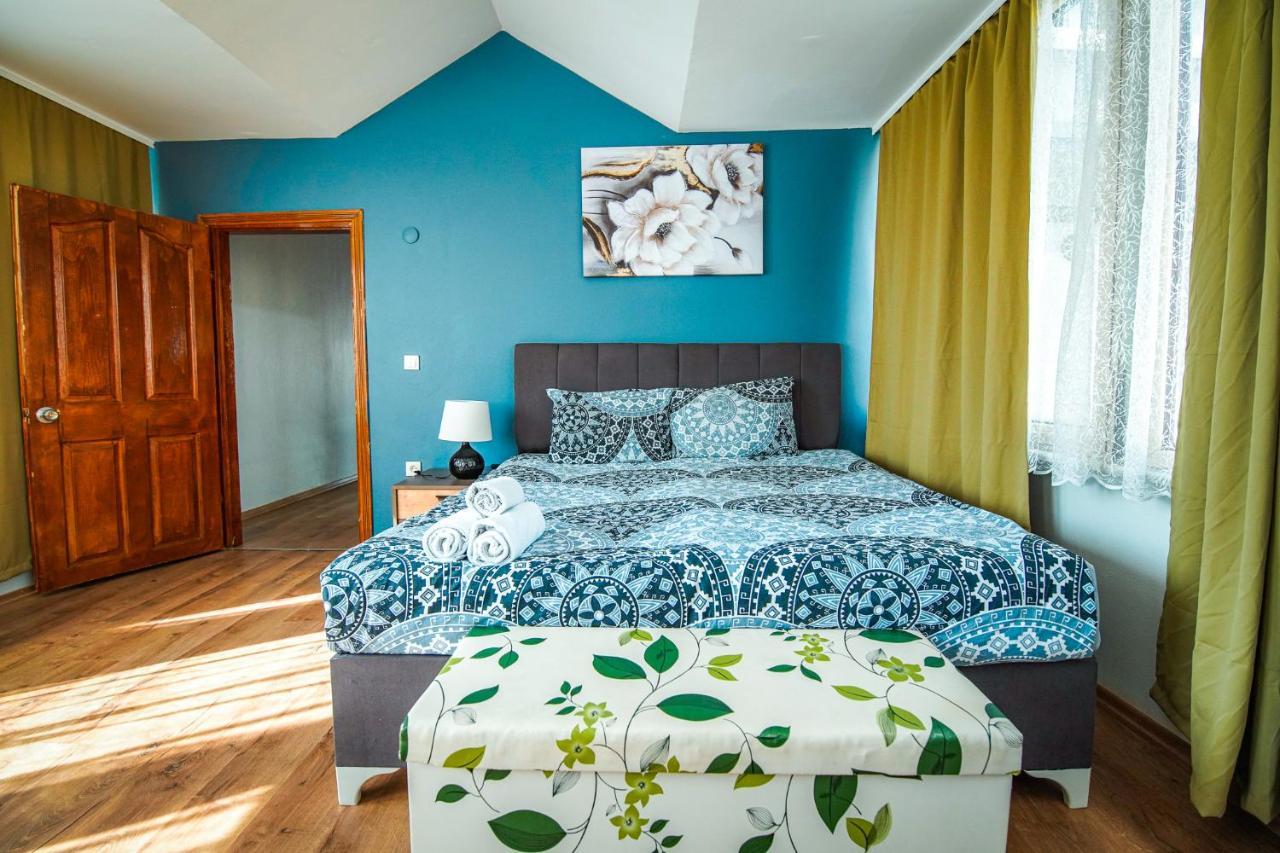 Apartament Yaghane *